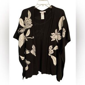 Chico’s black & white short sleeve sweater kimono with embroidery floral Sz S/M